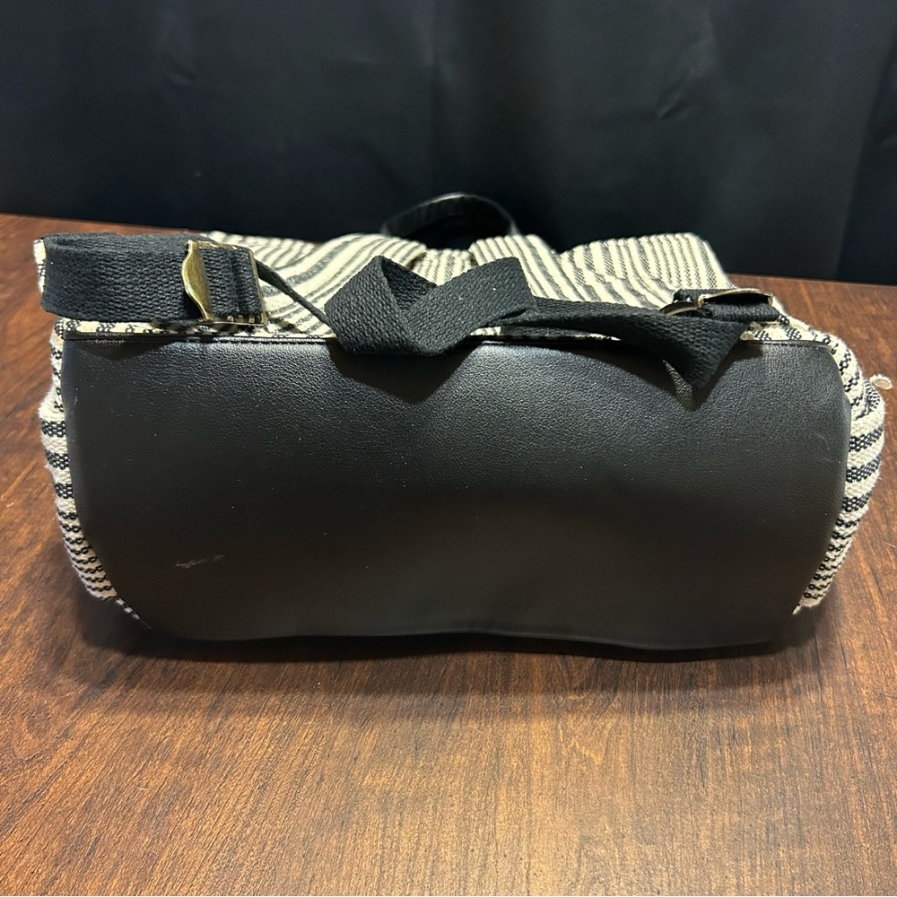 Universal Thread Utility Backpack - Picture 5 of 5